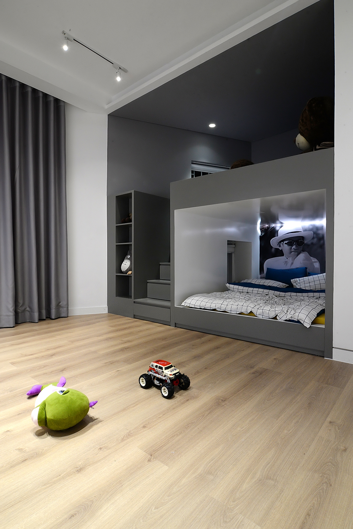 nhà xây trên đất méo KK House Minimal Design